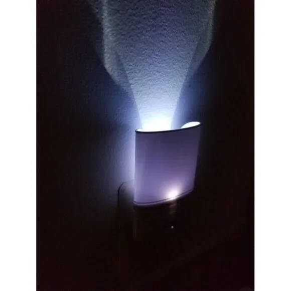 2 Stycky Wyck LED Night Light/UV Bug Catcher Mosquito/Moths/Flies + 2 Refills - Picture 2 of 7